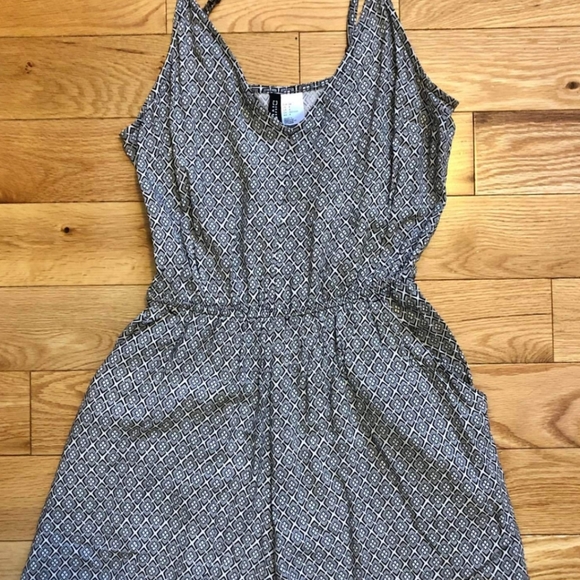 Romper with pockets 😍 - Picture 1 of 3